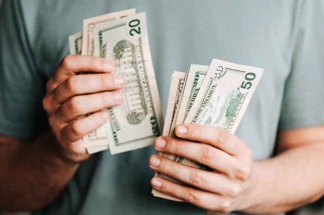 How Much Cash Should I Have On Hand? Determining The Amount! How Much Cash Should I Have On Hand