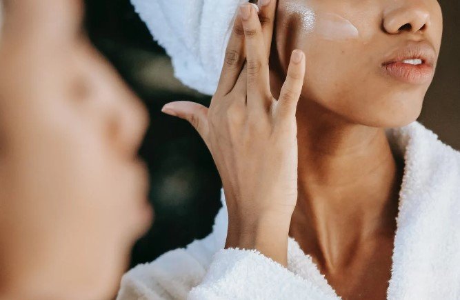 Create A Minimalist Skincare Routine That Works For Your Budget! Minimalist Skincare Routine