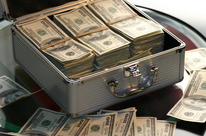 7 Examples Of Money Etiquette We All Need To Follow! Money Etiquette