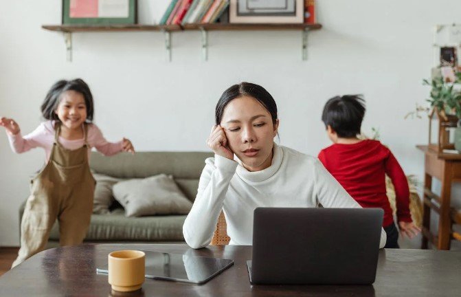 7 Tips For Navigating Motherhood As A Shy Mom Navigating Motherhood