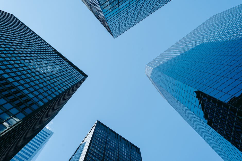 In A Two-dimensional Work Of Art That Is Balanced Symmetrically, The Implied Center Of Gravity Is: