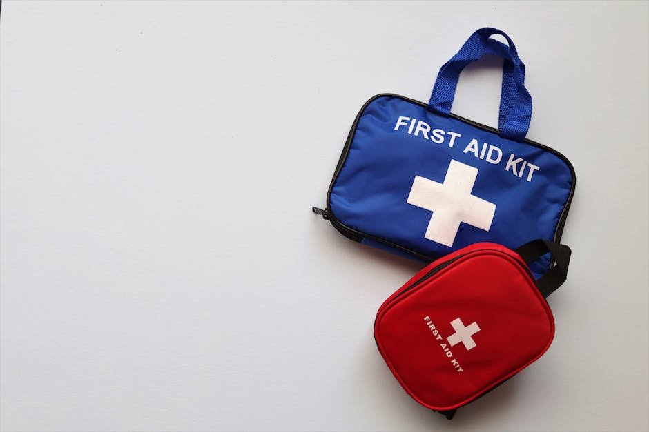 Make Haste Slowly Summarizes The Attributes Of A Rescuer When Applying First Aid.